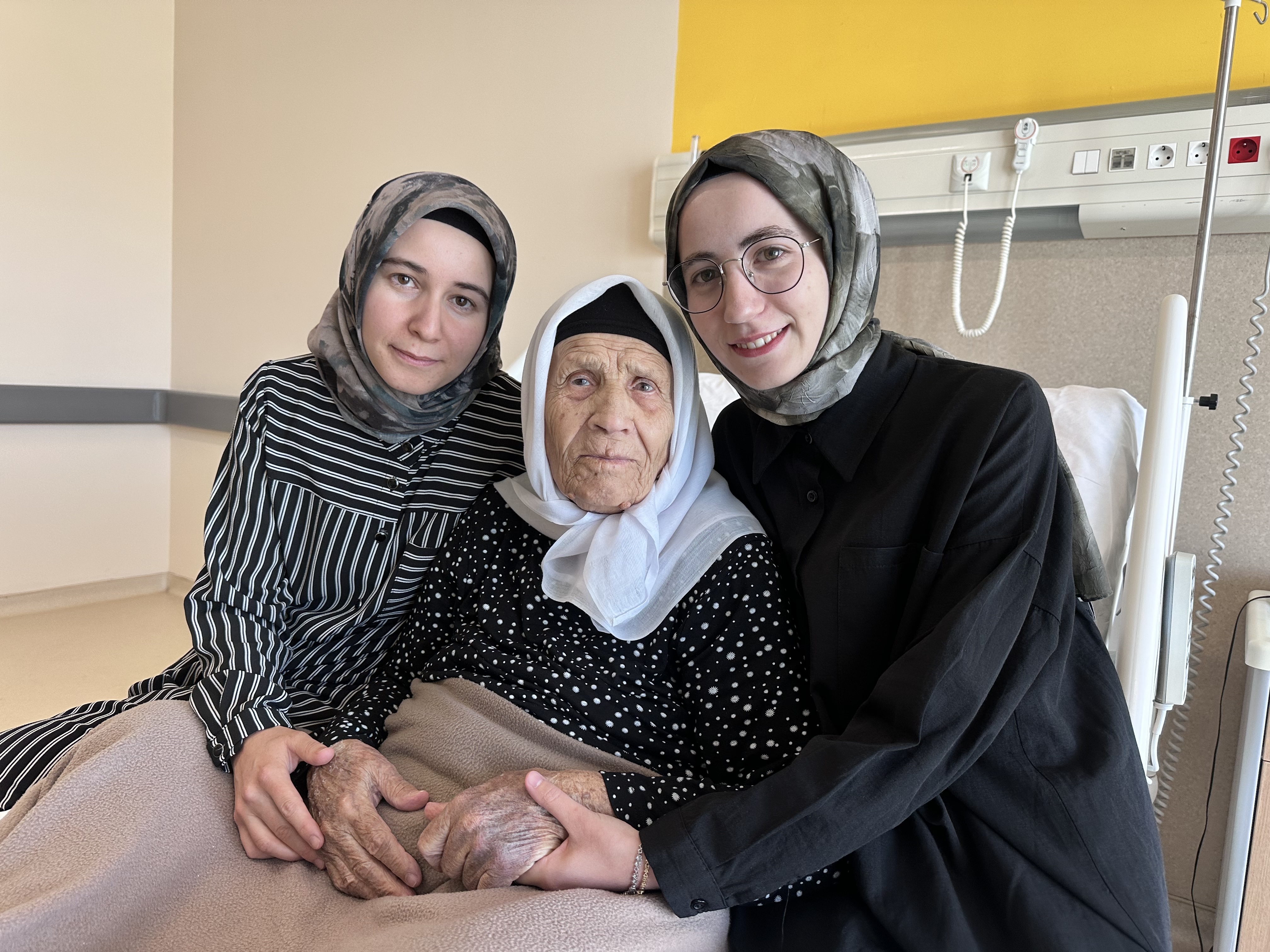 Konya’da 96 yaşındaki hastaya kapalı yöntemle kanser ameliyatı