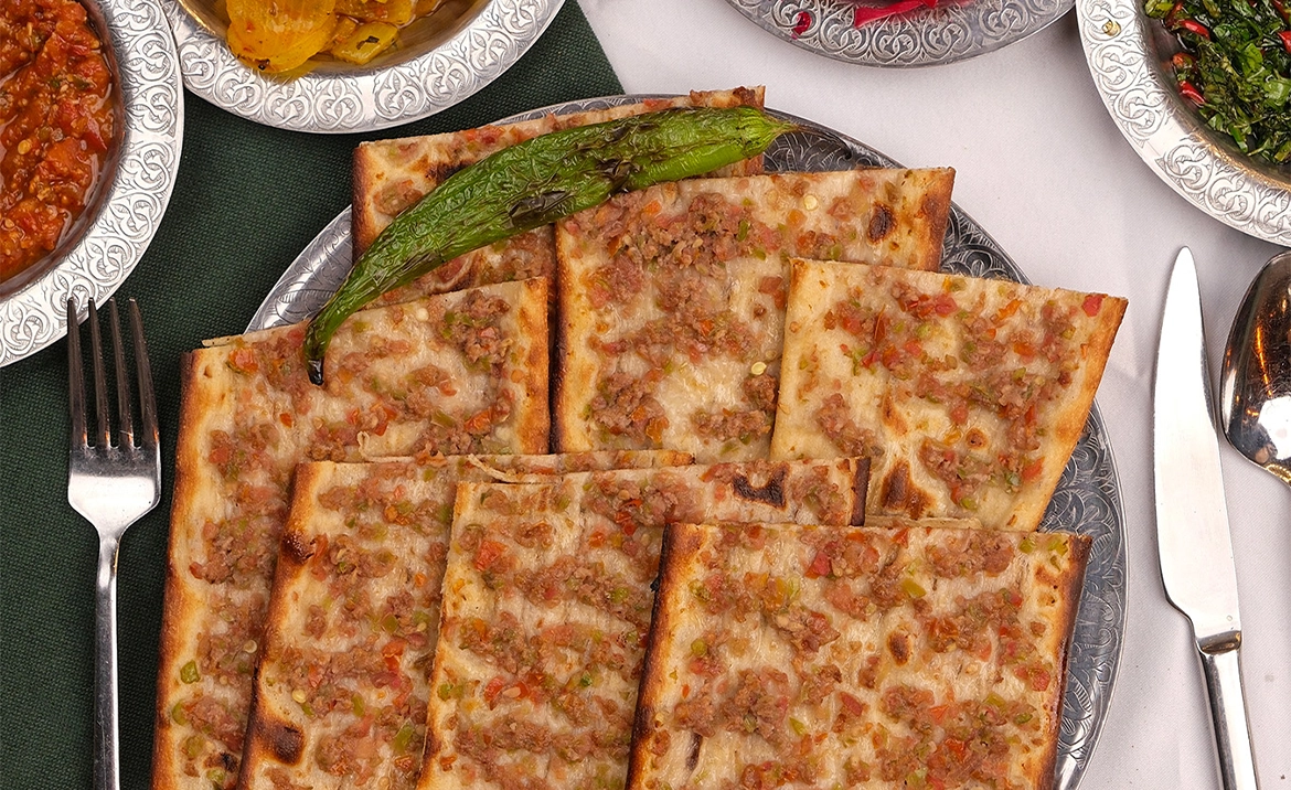 Konya'da trafikte etliekmek ikramı!