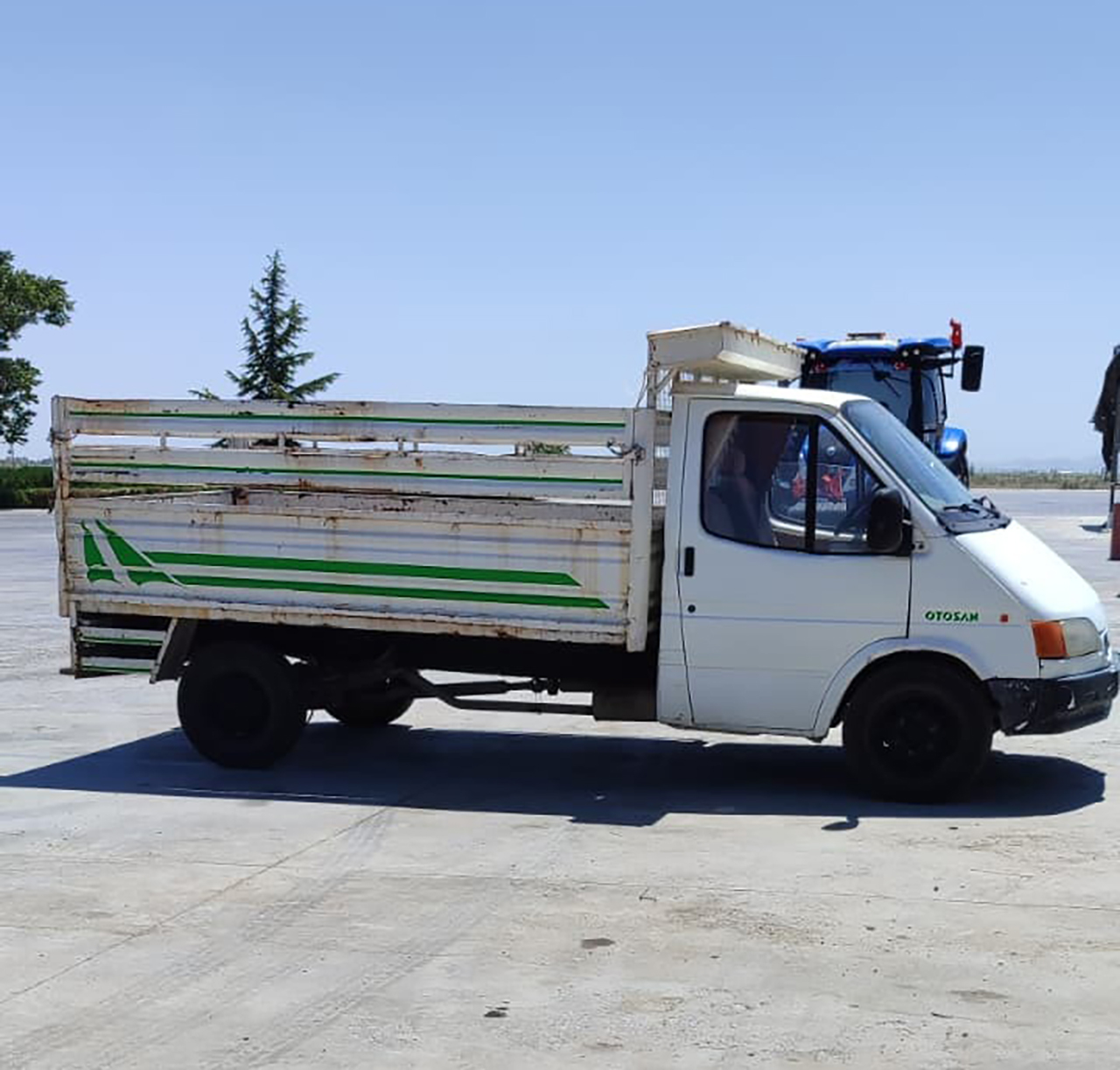 Konya'da çaldıkları kamyonetin yakıtı bitince yol kenarına bırakıp kaçtılar