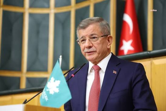Ahmet Davutoğlu’ndan dikkat çeken karar: Gelecek Partisi feshedildi