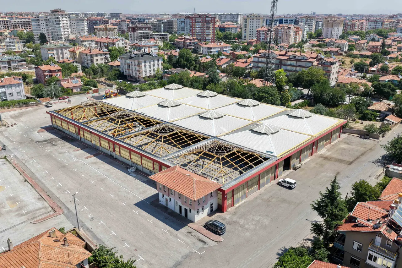 Meram’ın en yoğun pazarlarından biri baştan sona yenileniyor