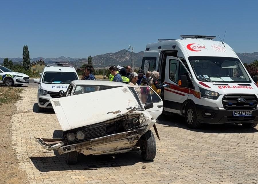 Konya'da iki otomobil çarpıştı: 4 yaralı
