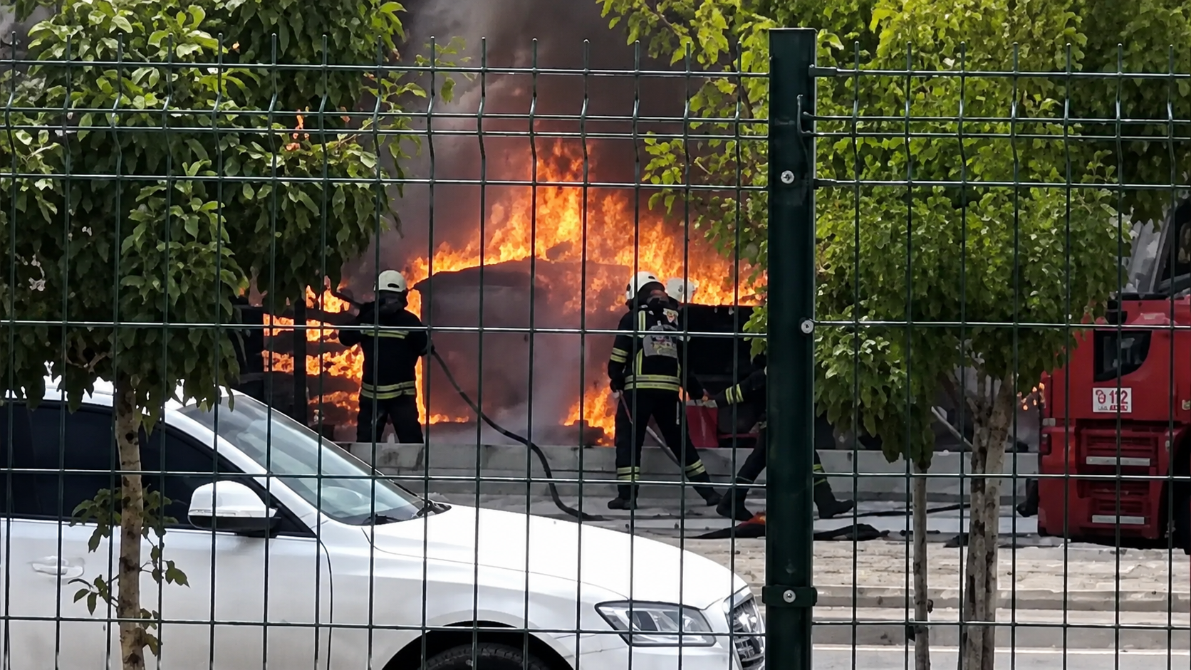 Konya'da mobilya mağazasında yangın çıktı!