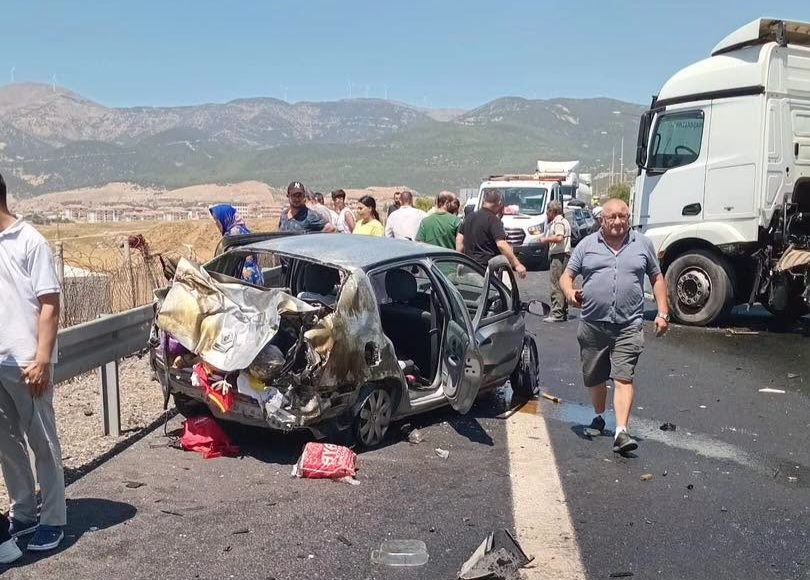TAG Otoyolu'nda zincirleme kaza: 3 ölü, çok sayıda yaralı