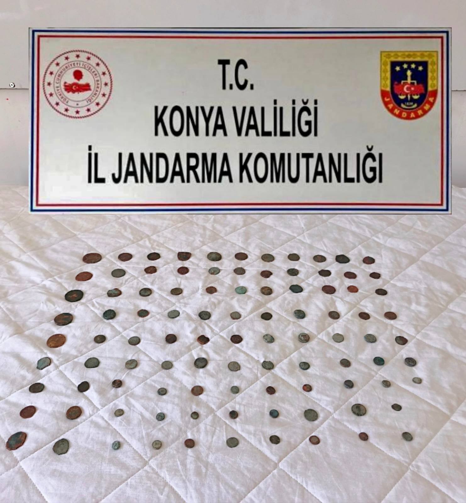 Konya’da tarihi eser operasyonu: 100 sikke ele geçirildi