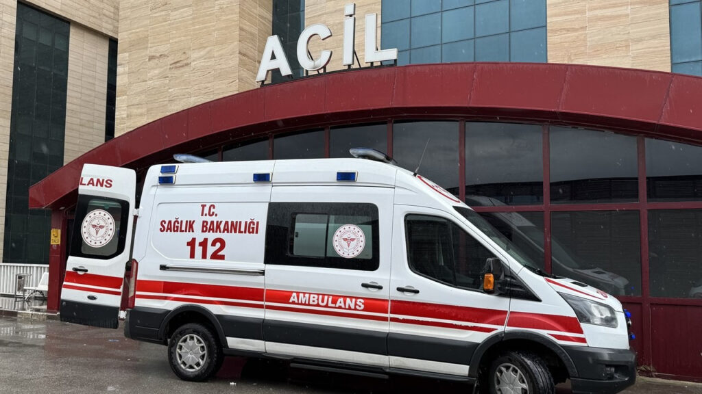 Konya'da otomobil ile elektrikli bisiklet çarpıştı: İki kardeş yaralandı
