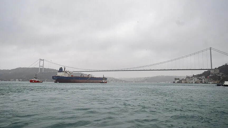 İstanbul Boğazı'nda gemi trafiği çift yönlü askıya alındı
