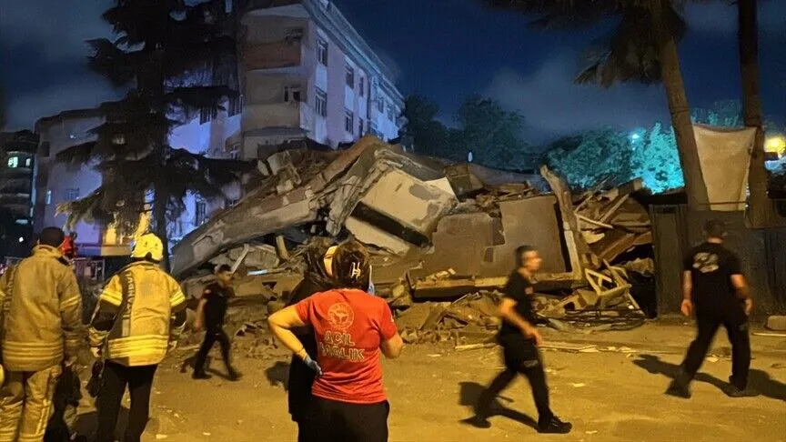 Bahçelievler'de 4 katlı bina çöktü