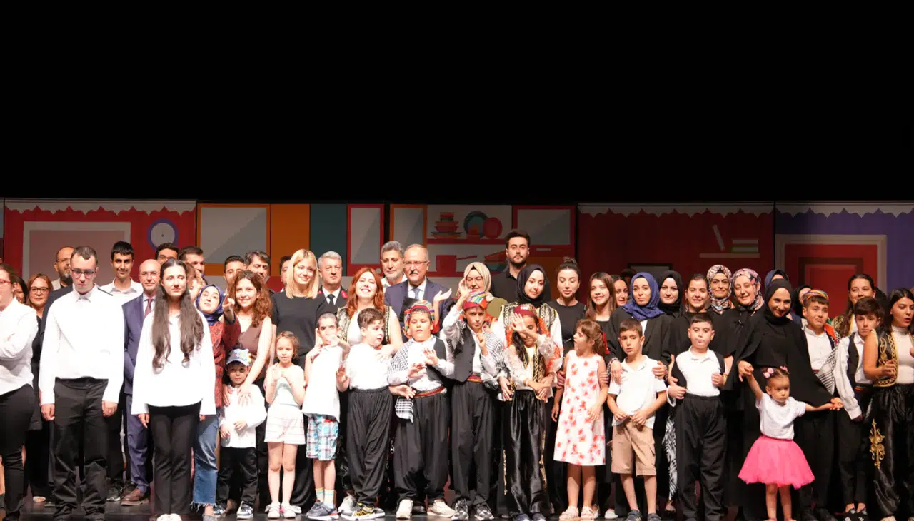 Konya'da otizmli bireyler yeteneklerini sahnede sergiledi