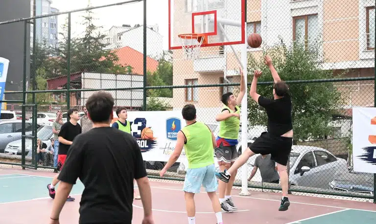 Konya'da Basketbol turnuvası başladı: Belediye Başkanı da katıldı
