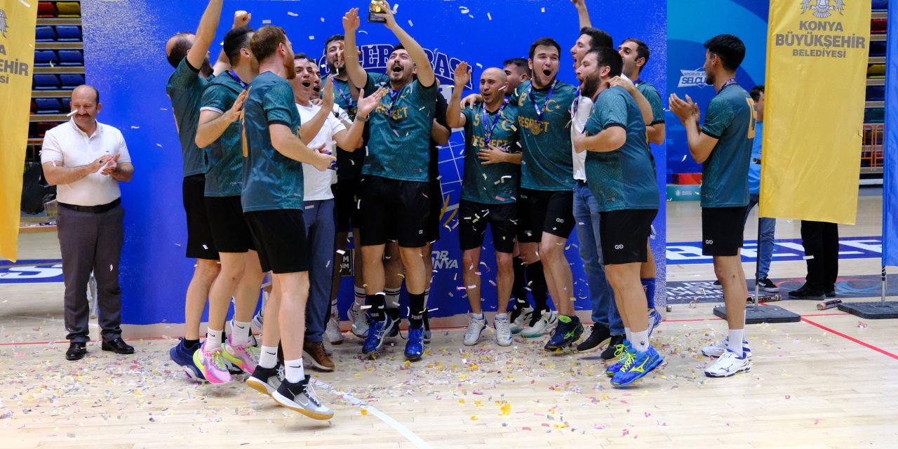 Konya'da ilçeler arası voleybol turnuvasında şampiyon Sarayönü oldu
