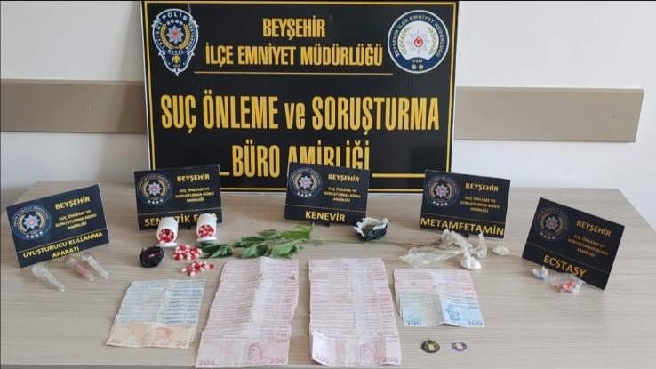 Konya'da uyuşturucu operasyonu: Çok sayıda uyuşturucu madde ve para ele geçirildi