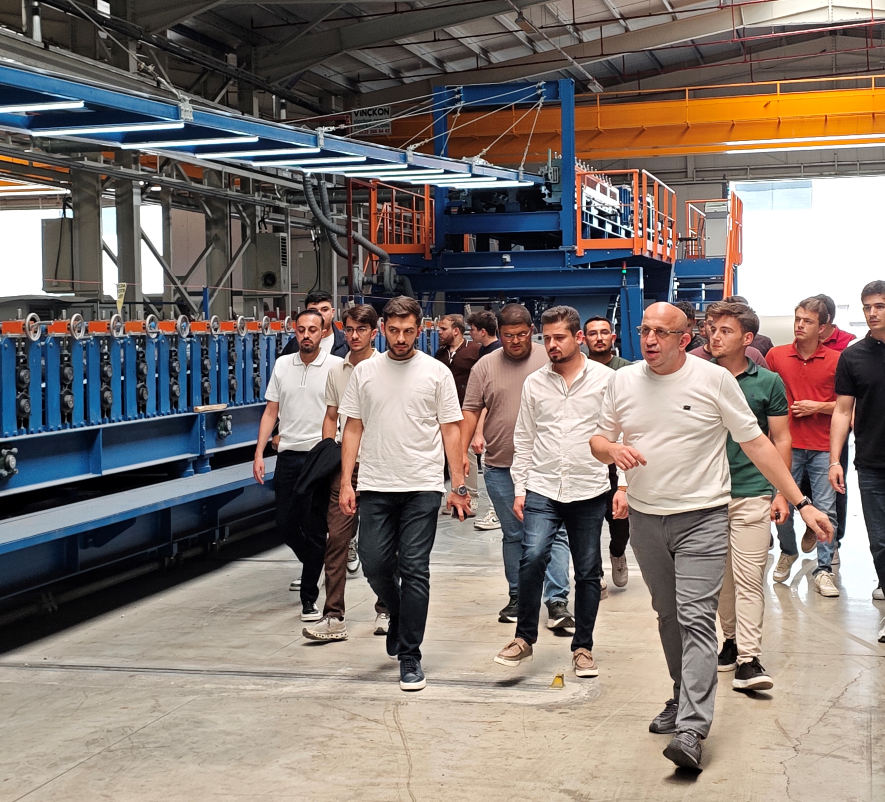 Başkan Katırcı genç müteahhitlere üretim tesisini gezdirdi
