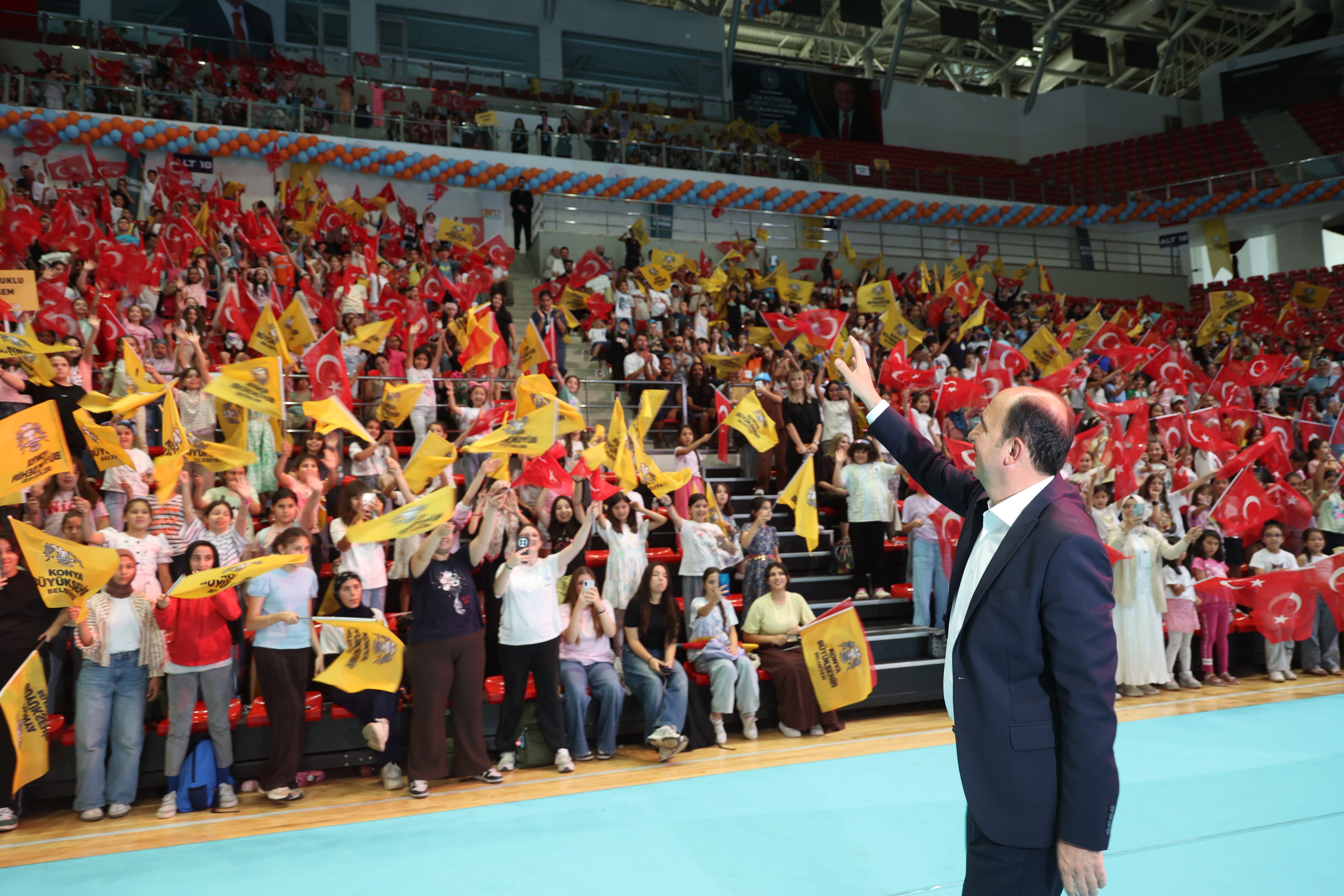 Başkan Altay, Genç Komek Yaz Okulu’nun Muhteşem Kapanış Programına Katıldı