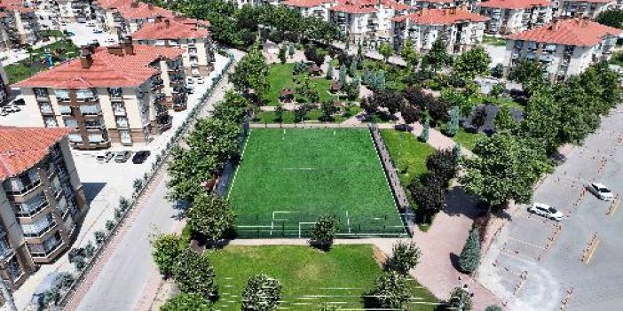 Karatay’da 14 Halı Sahanın Yapım Çalışmaları Hızla Sürüyor