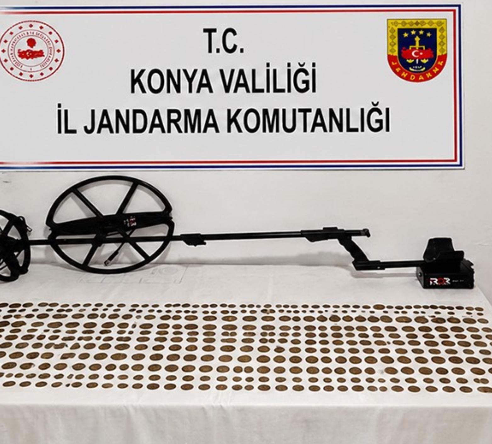 Konya’da jandarmadan tarihi eser operasyonu: 764 sikke ele geçirildi