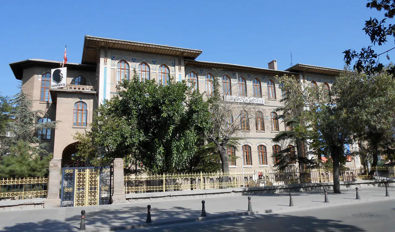 Konya Lisesi tarihi binasına veda ediyor: Restorasyon başlıyor