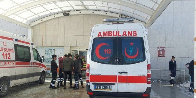 Konya'da otomobil ile kamyon çarpıştı: Kadın araçta sıkışarak ağır yaralandı