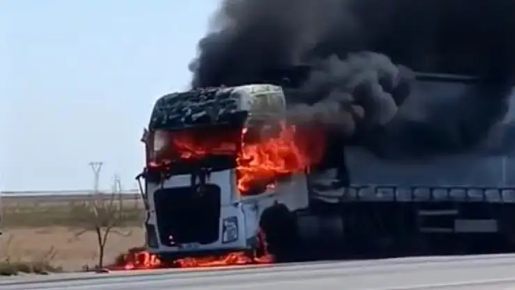 Konya'da TIR'ın çekici kısmı alev topuna döndü!