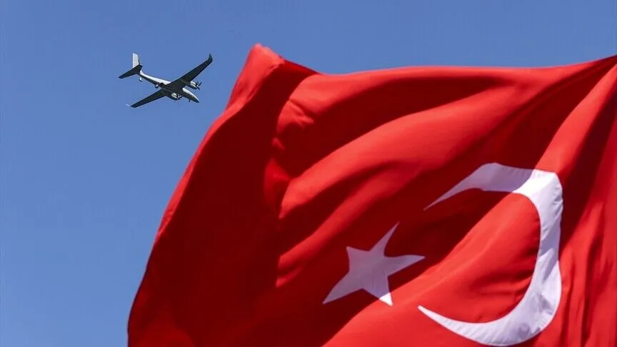 Gölcük semaları TEKNOFEST Mavi Vatan kapsamındaki uçuş gösterileriyle renklendi