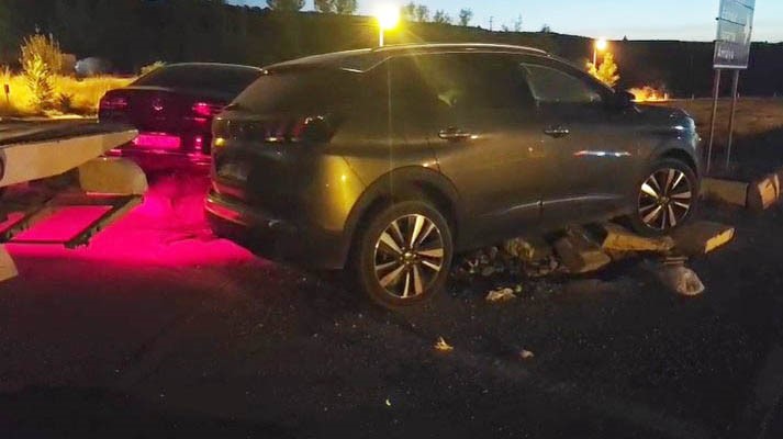 Isparta-Konya yolunda iki otomobil kavşakta çarpıştı: 10 yaralı