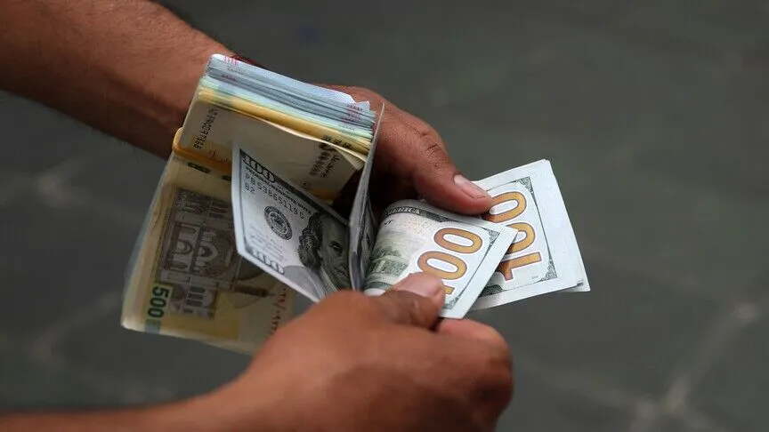 İran'da dolar serbest piyasada tarihinin en yüksek seviyesine çıktı