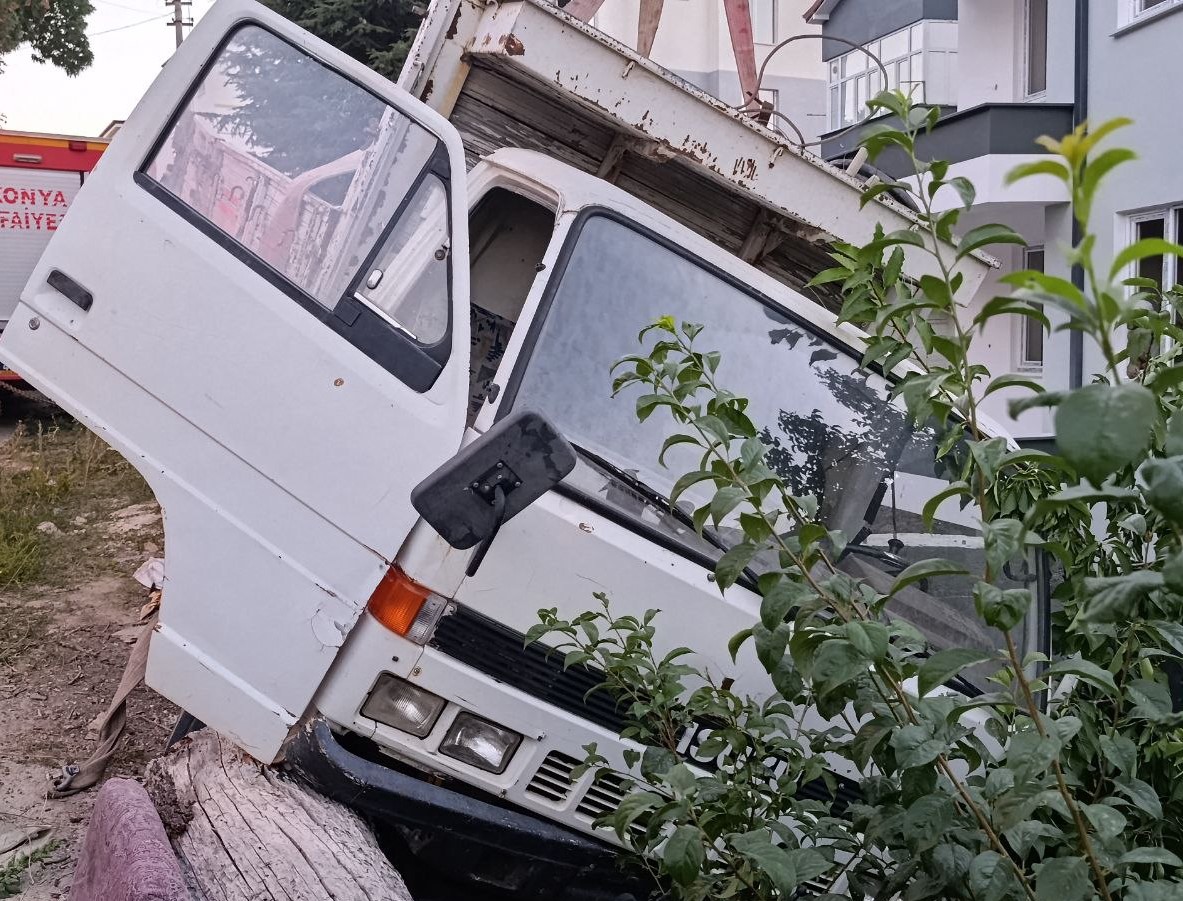 Konya’da Freni Boşalan Kamyonet Ortalığı Birbirine Kattı!