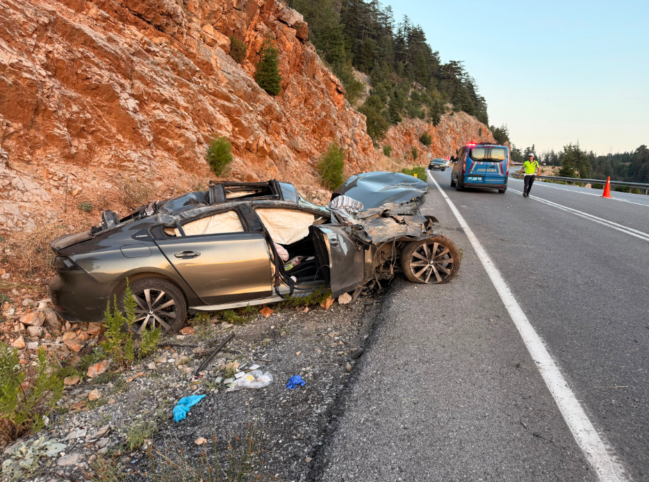 Konya-Antalya yolunda feci kaza: 1 ölü, 2 yaralı