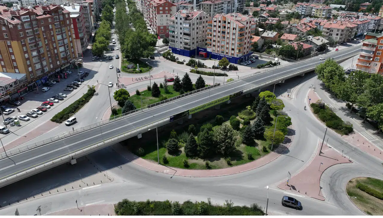 Konya’da iki üst geçidin asfaltı yenilendi