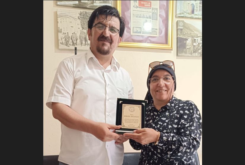 Gönül Gözü Derneği’nden  gurbetçi hayırsever Akdoğan’a plaket