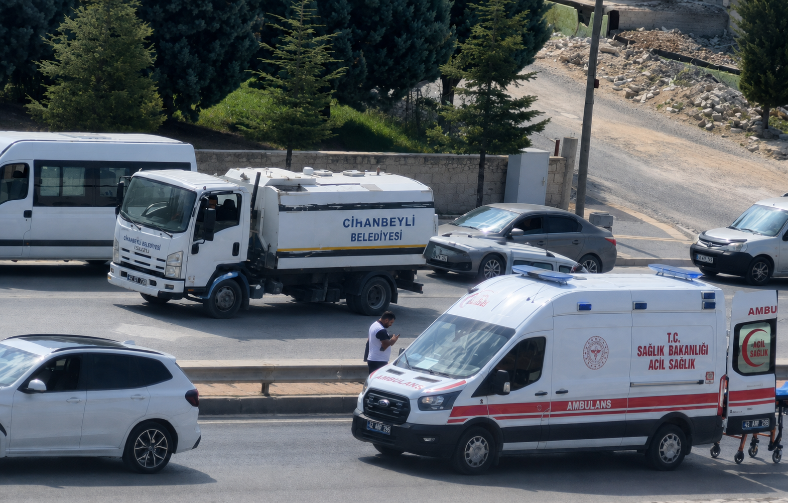 Konya'da karşıya geçmek isteyen kadına otomobil çarptı