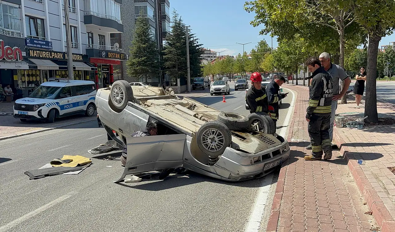 Konya’da otomobil takla attı: 19 yaşındaki sürücü araçta sıkıştı