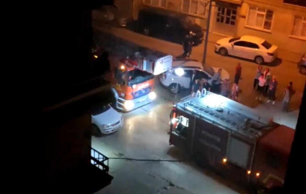Konya'da binada yangın çıktı: Balkonda mahsur kalanları itfaiye kurtardı