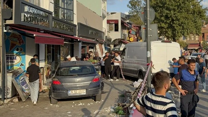 Beykoz'da otomobilin kaldırıma çıkması sonucu 6 kişi yaralandı