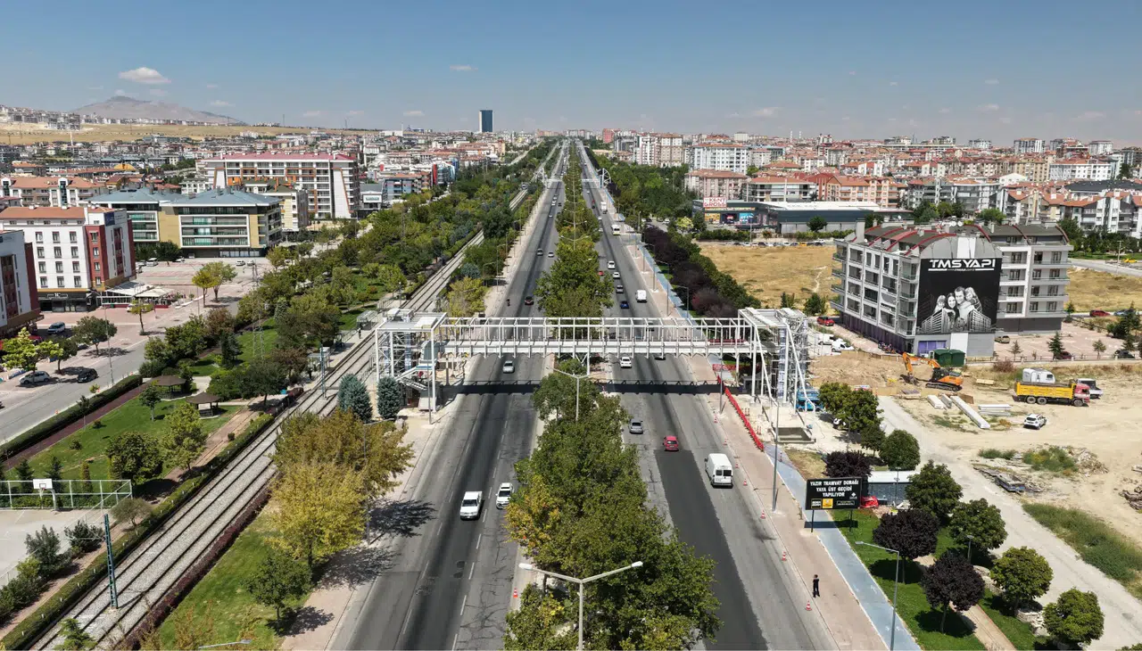 Konya’da ulaşımı kolaylaştıracak üst geçitte sona gelindi!