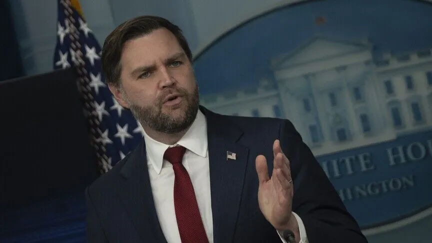 Vance, ABD ordusundaki mühimmat sıkıntısı için Biden yönetimini suçladı