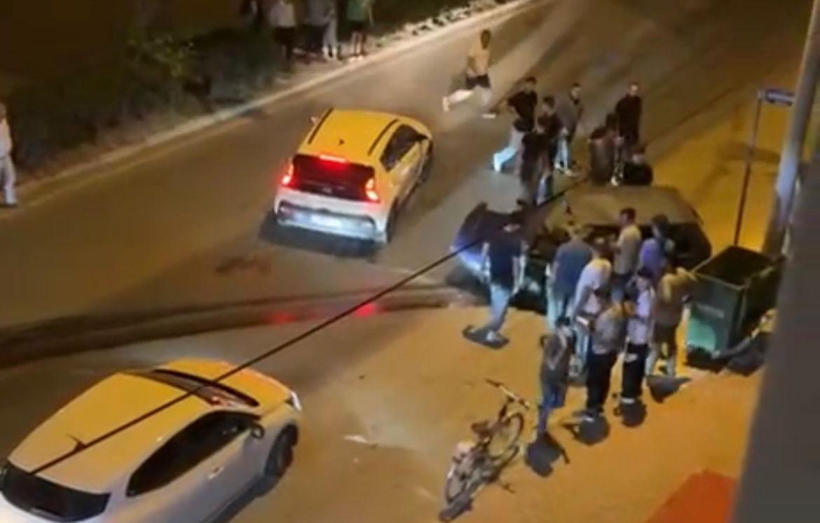 Konya’da kontrolden çıkan otomobil ağaca çarptı: Sürücüyü ekipler kurtardı