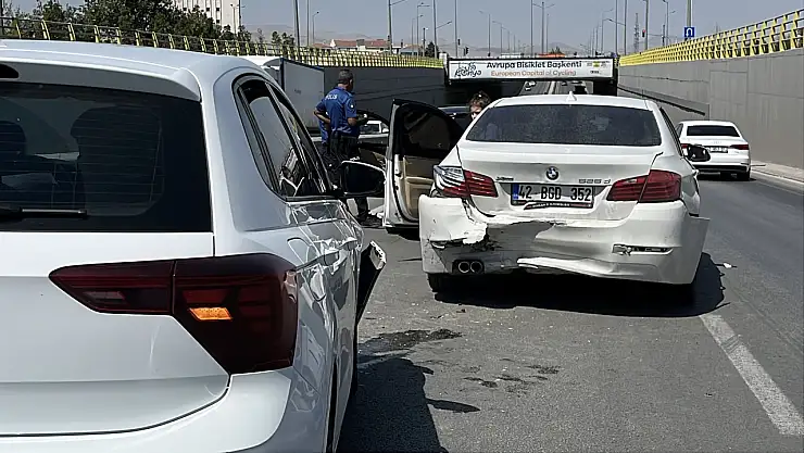 Konya'da zincirleme kaza: 6 araç birbirine girdi!