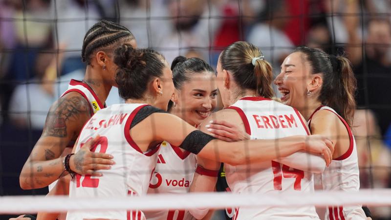 Filenin Sultanları Avrupa şampiyonu! Türkiye, İtalya’yı 3-2 mağlup etti
