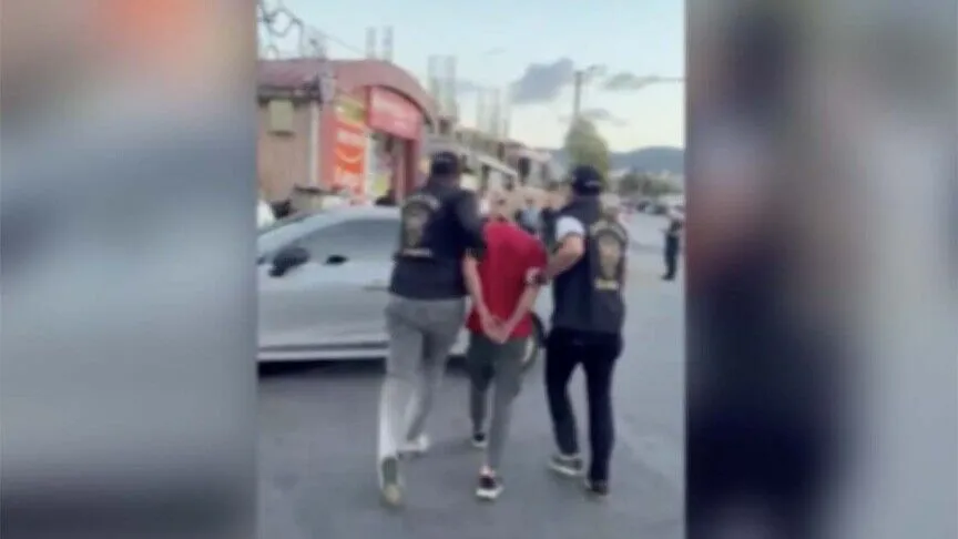 İstanbul'da suç örgütü operasyonunda yakalanan 15 şüpheli tutuklandı