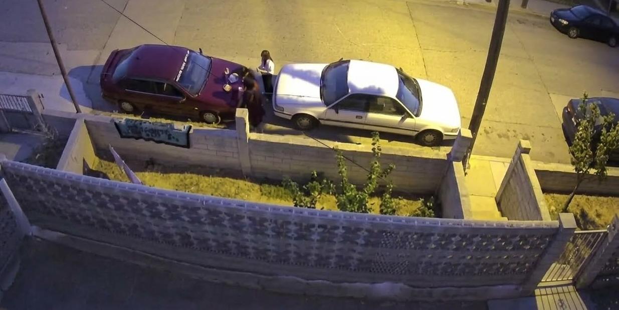 Konya'da doğum günü kutlaması hasarla sonuçlandı: Arabanın kaputu yandı!