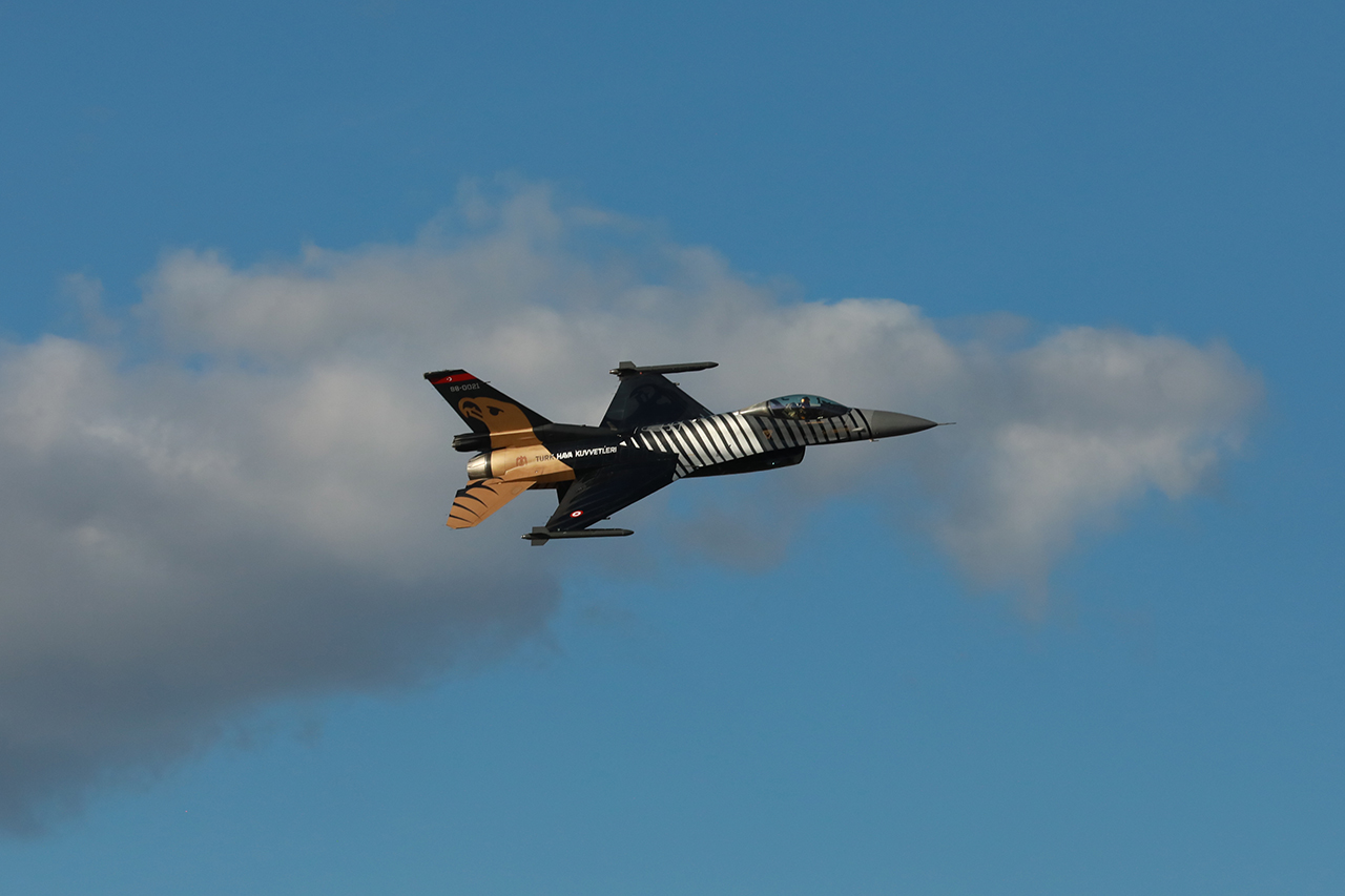 SOLOTÜRK Fransa semalarında! F-16 ile nefes kesen gösteri