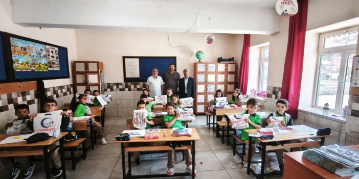 Cansuyu Derneğinden 2100 Öğrenciye Kırtasiye Desteği
