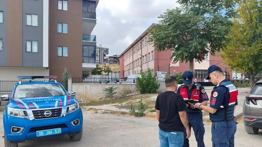 Başkentte jandarma ekiplerinin okul çevrelerindeki denetimleri sürüyor
