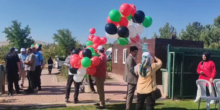 Konya'da Gazzeli çocuklar için balon ve uçurtmalar gökyüzüne bırakıldı