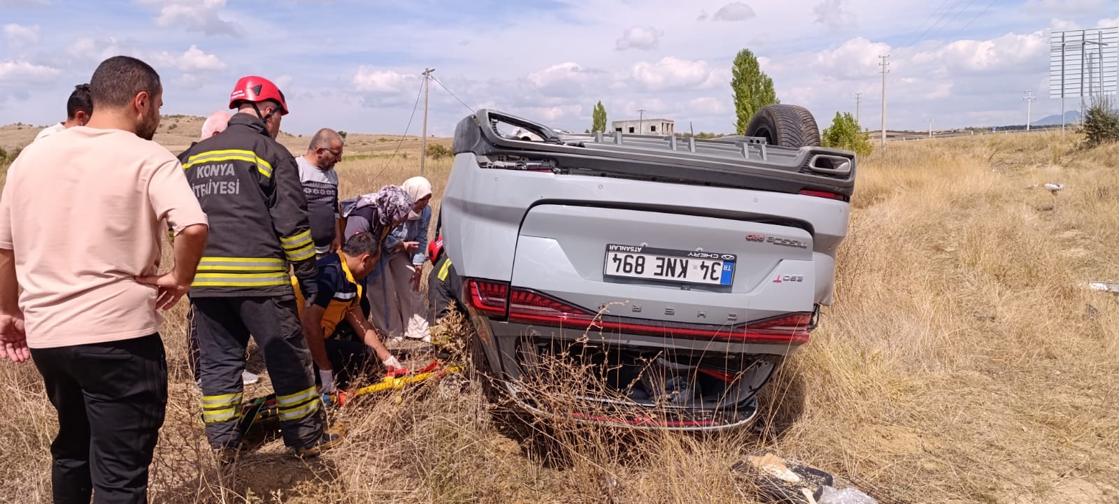 Konya’da otomobil tarlaya uçtu: 1’i ağır 3 yaralı