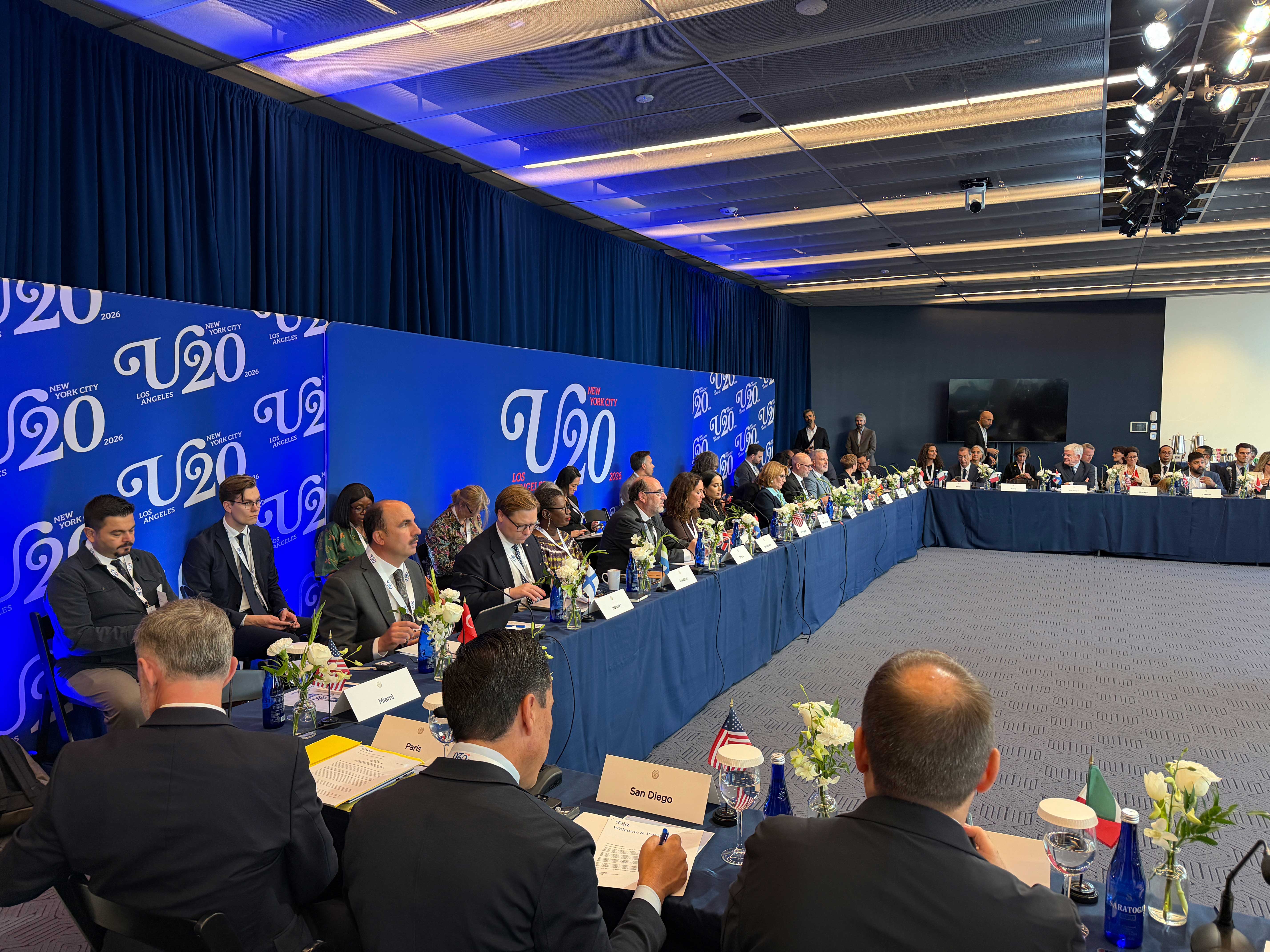 Başkan Altay, New York’ta Metropol Şehirlerden Yoğun Katılımın Olduğu Zirvede Dünya Belediyelerini COP31’e Davet Etti