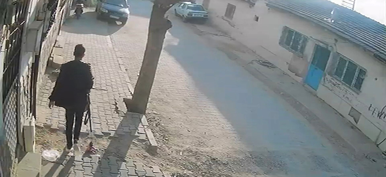 Manisa'da okul saldırısı! Şüpheli kameralara böyle yansıdı