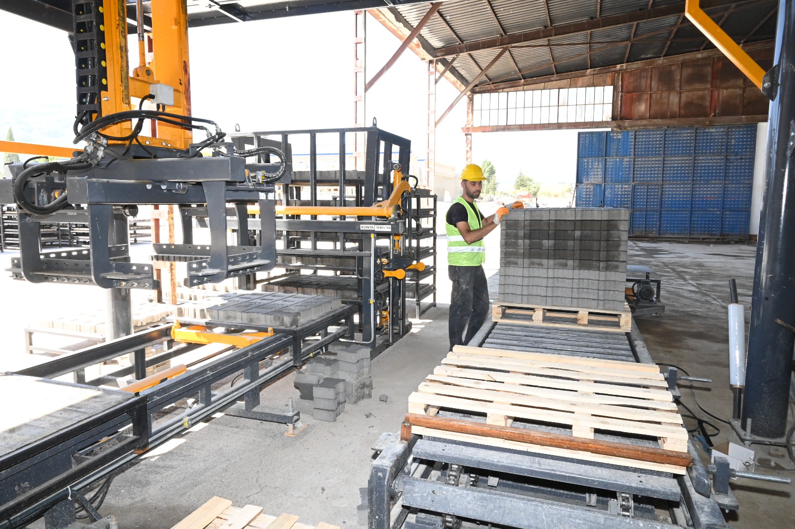 Seydişehir Belediyesi Parke Ve Beton Elemanlarını  Kendi Bünyesinde Üretecek