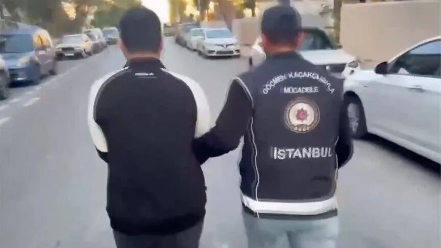 İstanbul merkezli "usulsüz vatandaşlık" operasyonunda yakalanan 33 şüpheli tutuklandı